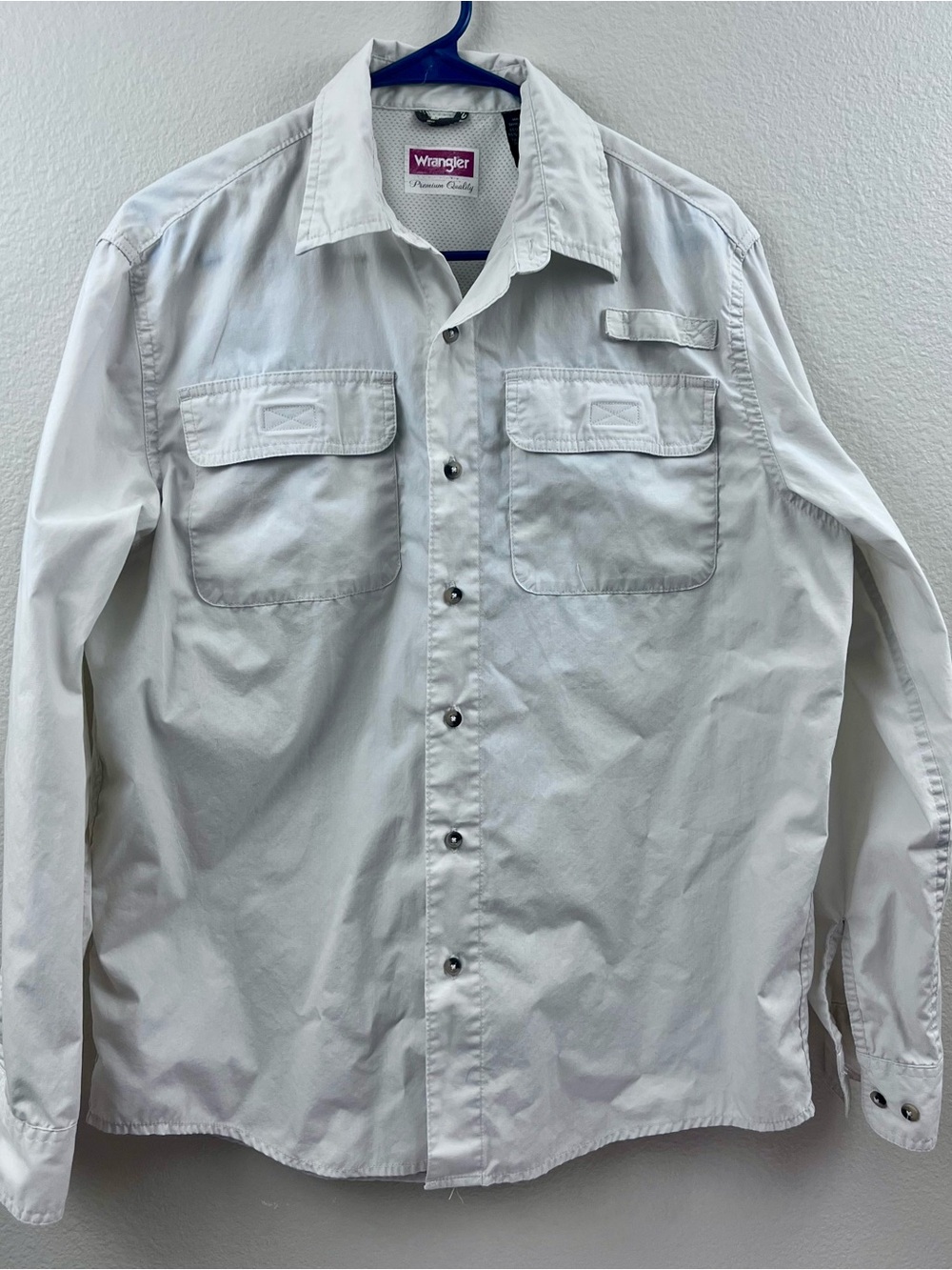 Wrangler Premium Quality Men’s size Medium Long Sleeve Button Up Shirt
